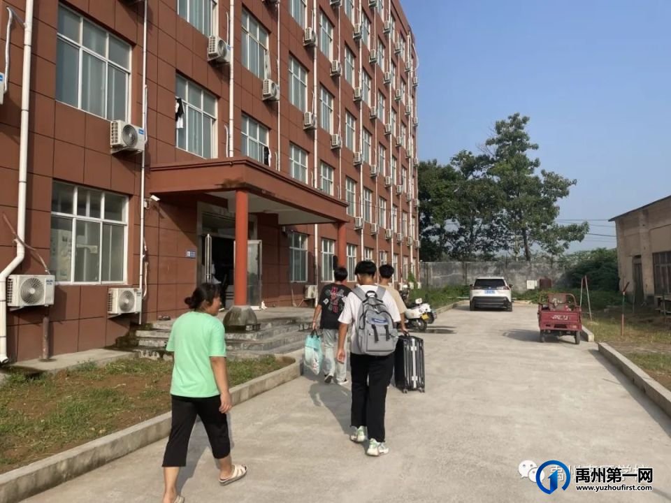 禹州南区学校2023级新生报到现场 禹州南区学校2023级新生报到现场