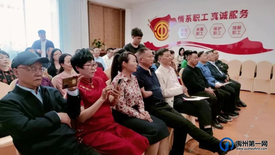全国道德模范、好军嫂吴新芬和一级伤残军人丈夫王俊景共唱的这首歌感动了很多人 全国道德模范、好军嫂吴新芬和一级伤残军人丈夫王俊景共唱的这首歌感动了很多人
