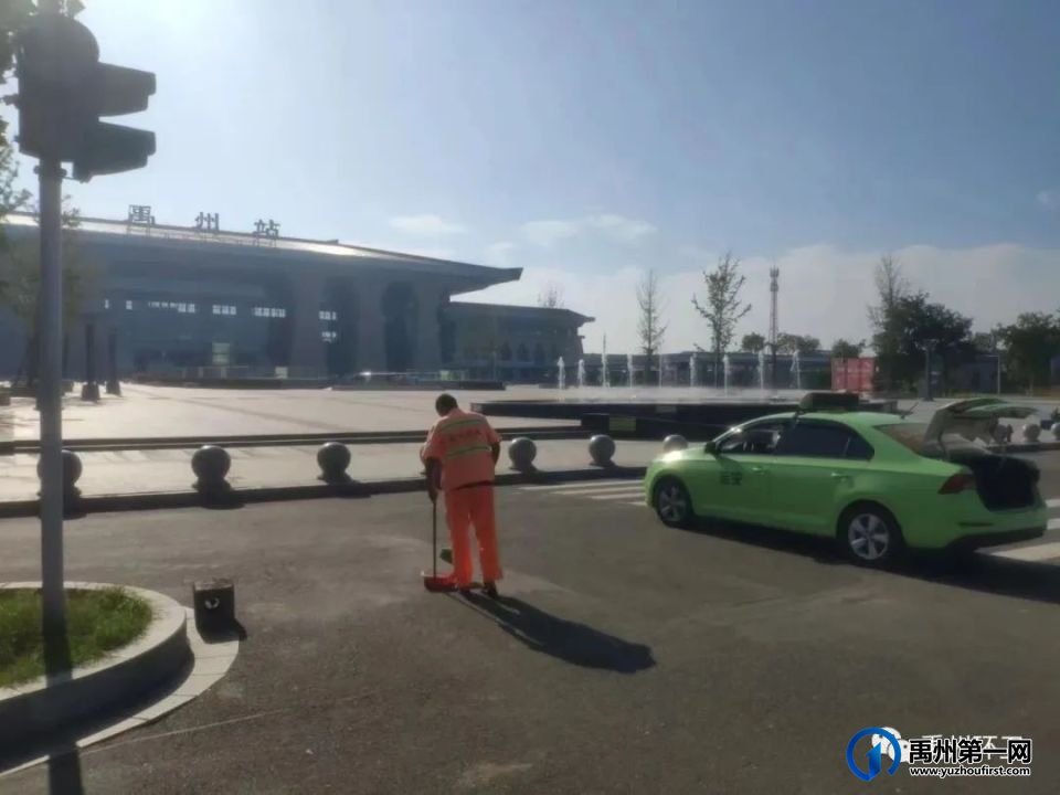 禹州环卫:国庆中秋我在岗,我为城市做贡献! 禹州环卫:国庆中秋我在岗,我为城市做贡献!