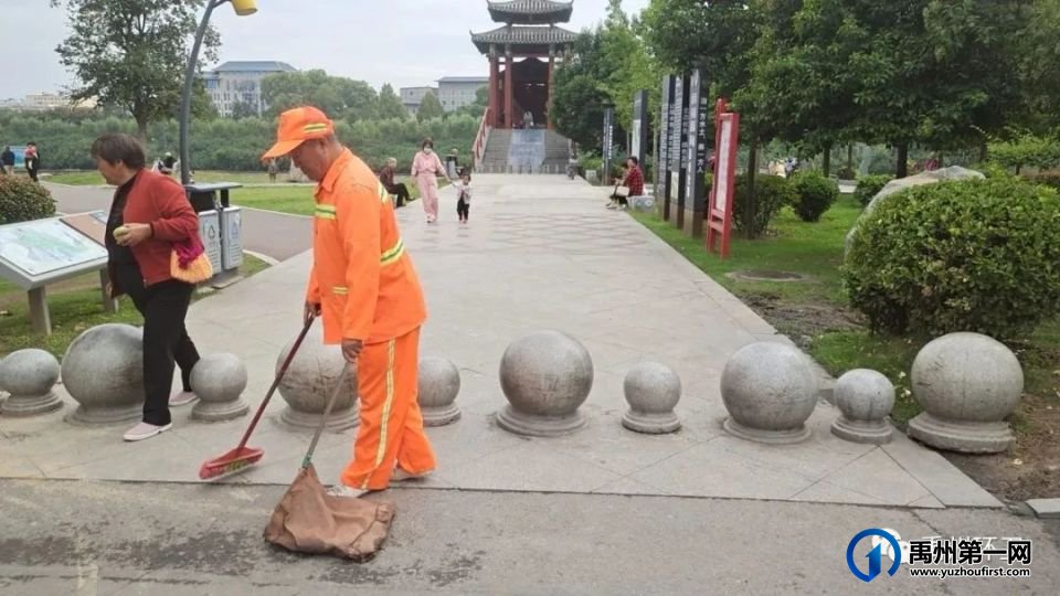禹州环卫:国庆中秋我在岗,我为城市做贡献! 禹州环卫:国庆中秋我在岗,我为城市做贡献!