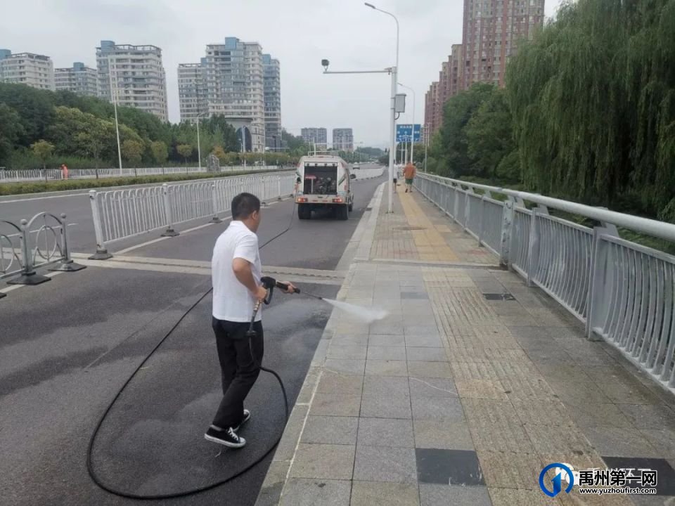 禹州环卫:国庆中秋我在岗,我为城市做贡献! 禹州环卫:国庆中秋我在岗,我为城市做贡献!