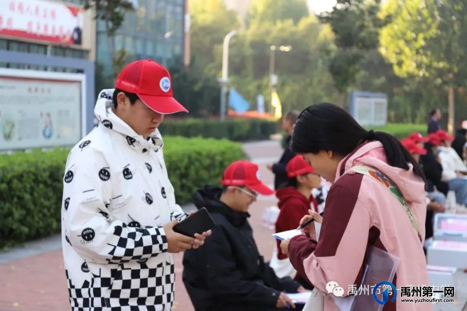 禹州一高 | 青年志愿者暖心护航成人高考 禹州一高 | 青年志愿者暖心护航成人高考
