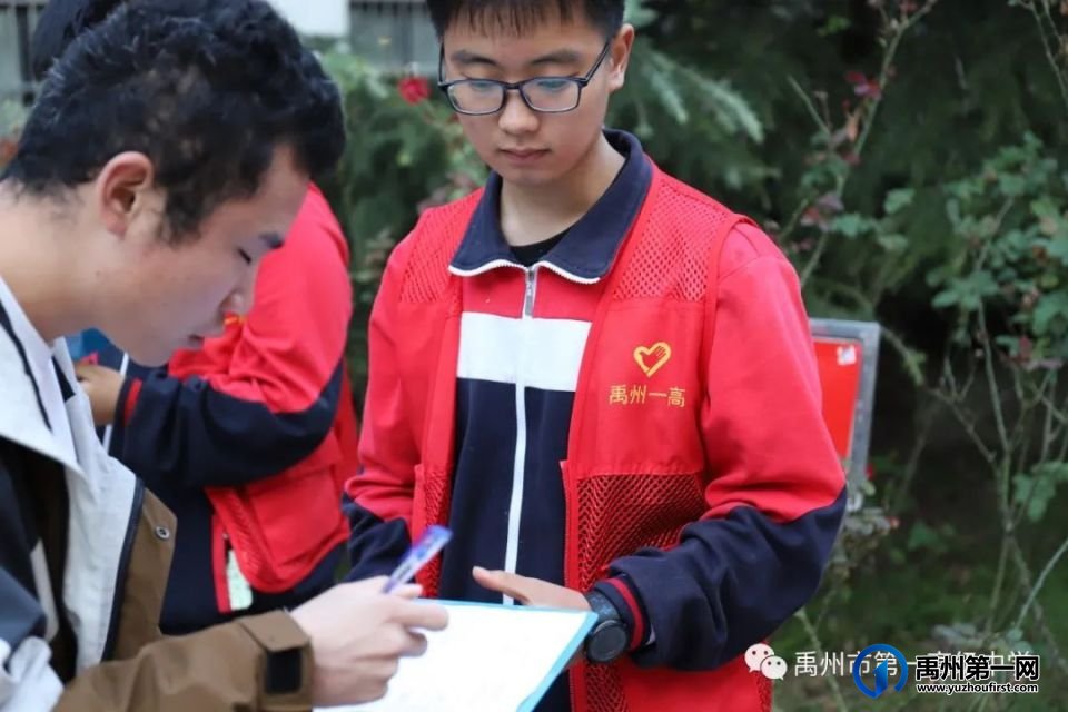 禹州一高 | 青年志愿者暖心护航成人高考 禹州一高 | 青年志愿者暖心护航成人高考