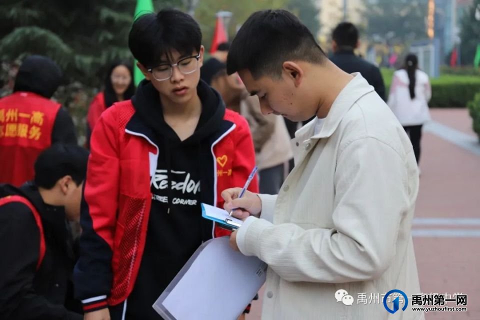 禹州一高 | 青年志愿者暖心护航成人高考 禹州一高 | 青年志愿者暖心护航成人高考
