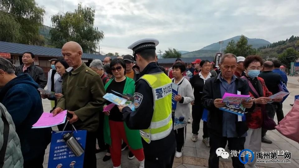 “美丽乡村行”交通安全巡回宣讲活动(鸠山站)精彩纷呈、警民同欢 “美丽乡村行”交通安全巡回宣讲活动(鸠山站)精彩纷呈、警民同欢