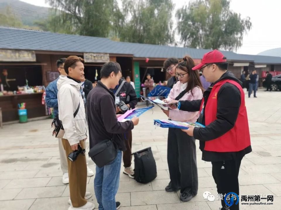 “美丽乡村行”交通安全巡回宣讲活动(鸠山站)精彩纷呈、警民同欢 “美丽乡村行”交通安全巡回宣讲活动(鸠山站)精彩纷呈、警民同欢