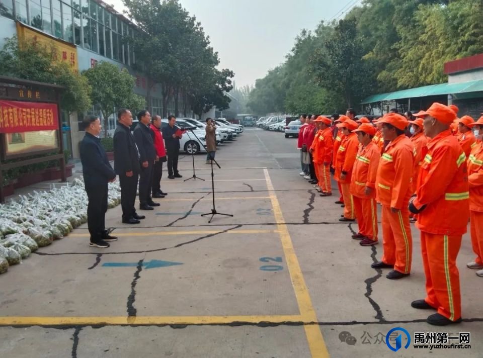 禹州环卫：企业捐赠葡萄 情暖环卫职工