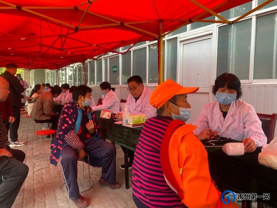 郑州一院志愿者服务队赴禹州市二院开展省“红会送医”活动 郑州一院志愿者服务队赴禹州市二院开展省“红会送医”活动