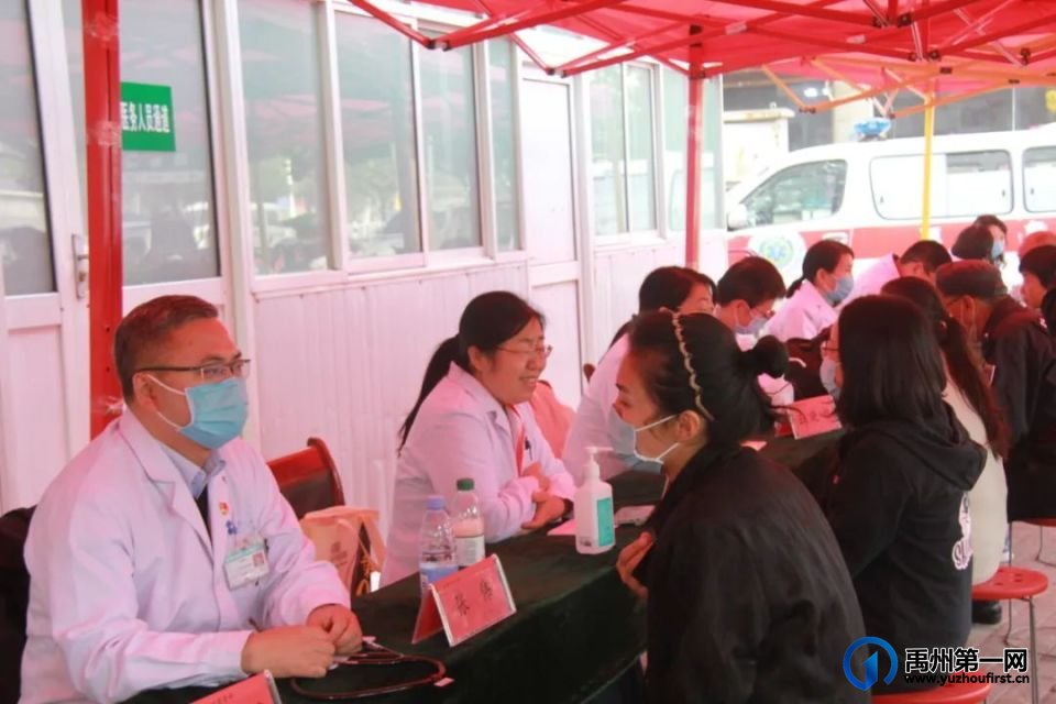 郑州一院志愿者服务队赴禹州市二院开展省“红会送医”活动 郑州一院志愿者服务队赴禹州市二院开展省“红会送医”活动