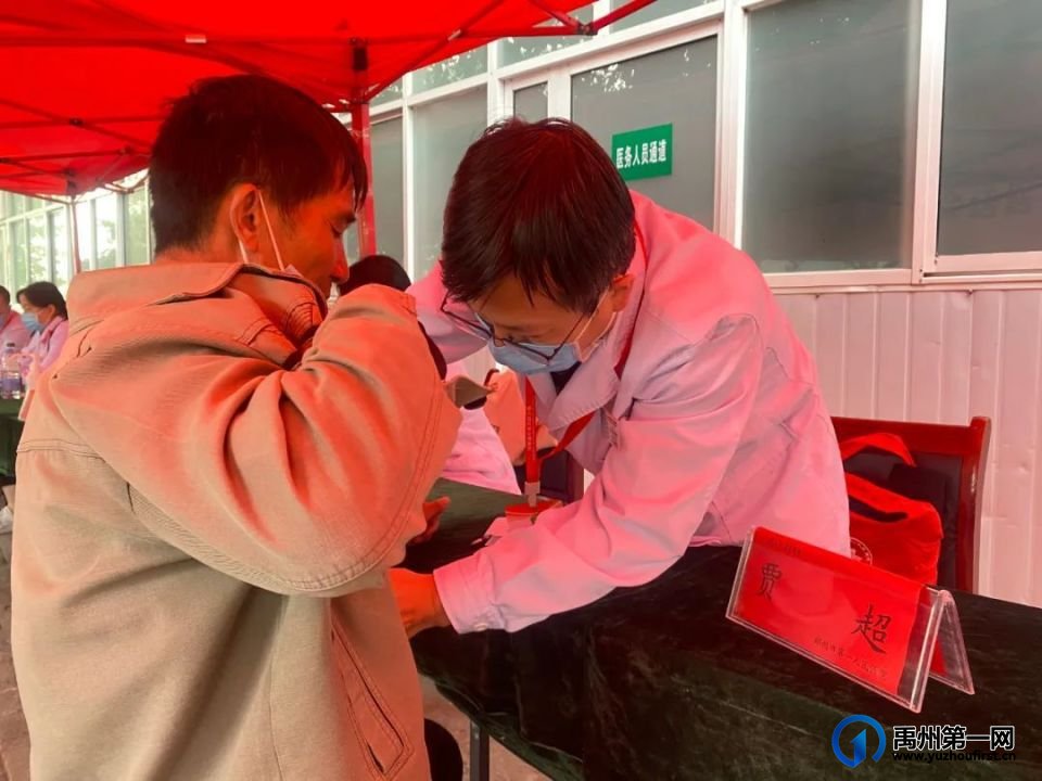 郑州一院志愿者服务队赴禹州市二院开展省“红会送医”活动 郑州一院志愿者服务队赴禹州市二院开展省“红会送医”活动