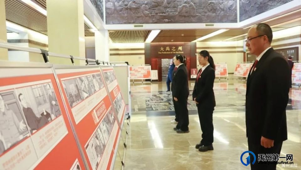 禹州市法院组织参观党纪教育画展