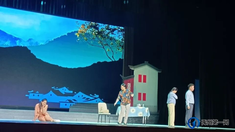 禹州市原创大戏《支部书记》亮相许昌市第九届戏剧大赛 禹州市原创大戏《支部书记》亮相许昌市第九届戏剧大赛