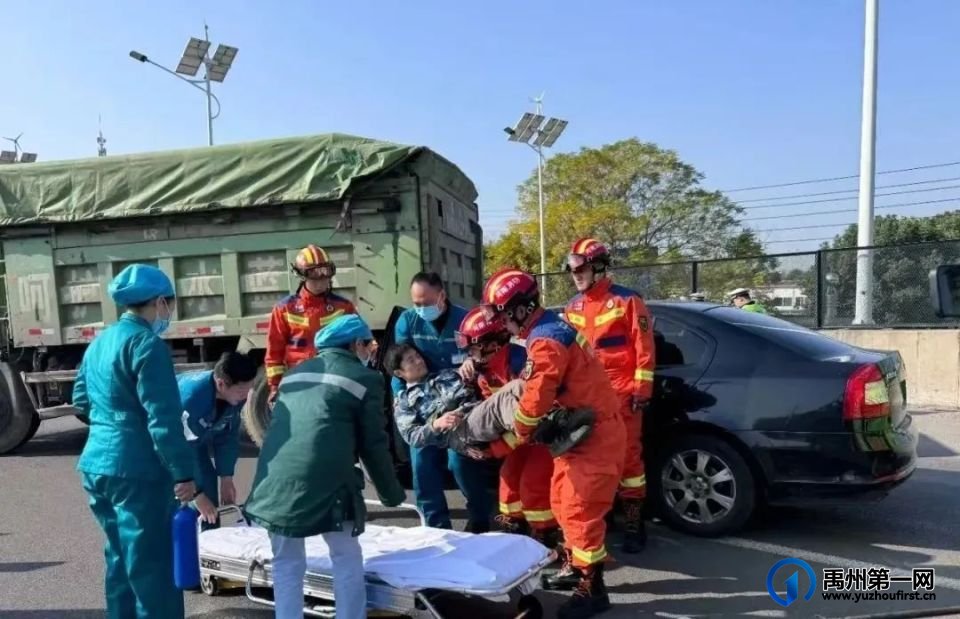 禹州交警联合多部门开展实战演练 禹州交警联合多部门开展实战演练