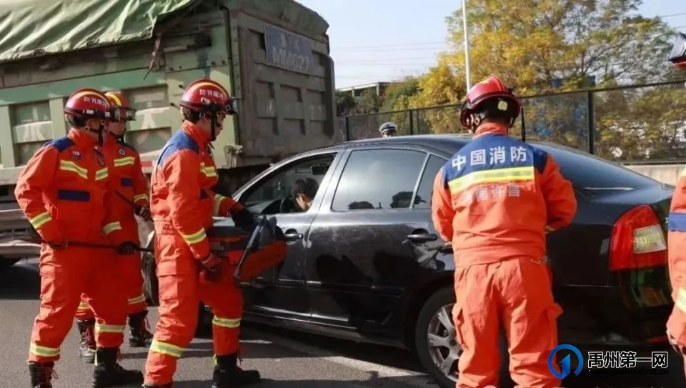 禹州交警联合多部门开展实战演练 禹州交警联合多部门开展实战演练