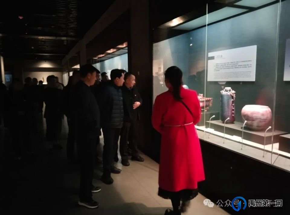 禹州市环卫中心组织党员参观市博物馆和党纪教育画展