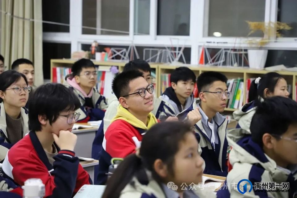 禹州一高 | 引领青年航向 助力赤子成长 —— 记一次特殊的校长班会课