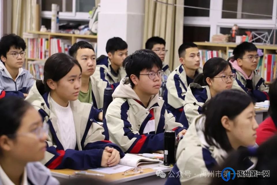 禹州一高 | 引领青年航向 助力赤子成长 —— 记一次特殊的校长班会课