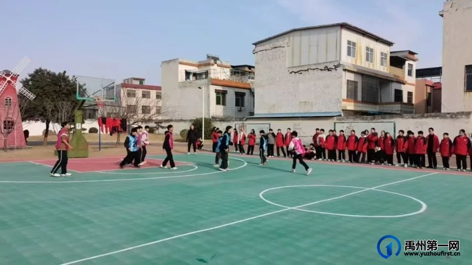 禹州韩城中心学校“颍棣”篮球比赛激战正酣