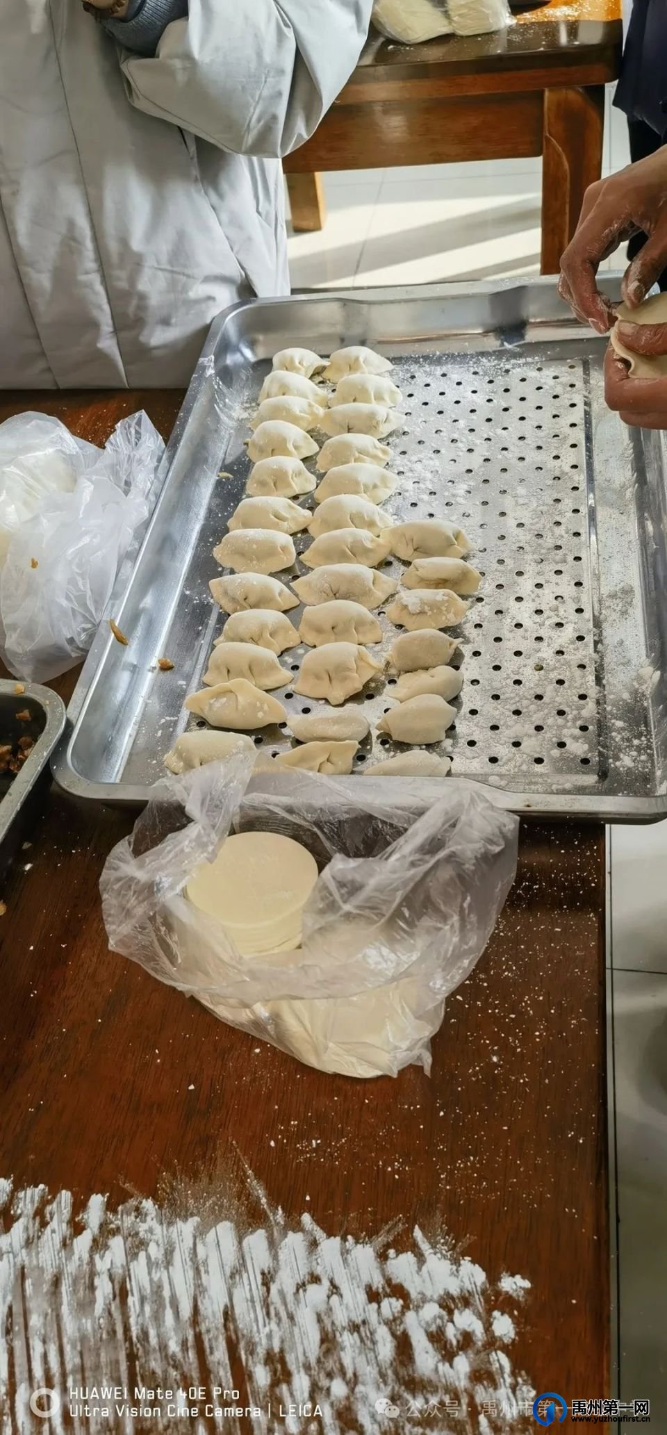 温暖冬至 饺香传情——禹州一高开展教师冬至团建活动