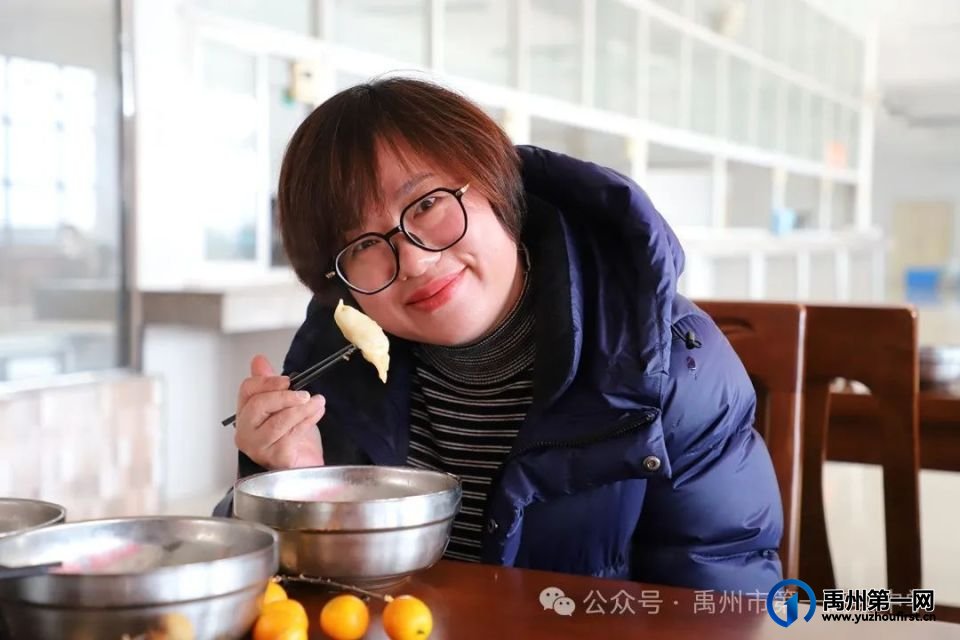 温暖冬至 饺香传情——禹州一高开展教师冬至团建活动