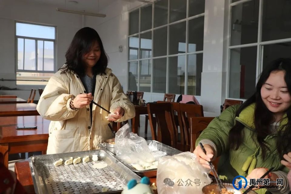 温暖冬至 饺香传情——禹州一高开展教师冬至团建活动 温暖冬至 饺香传情——禹州一高开展教师冬至团建活动