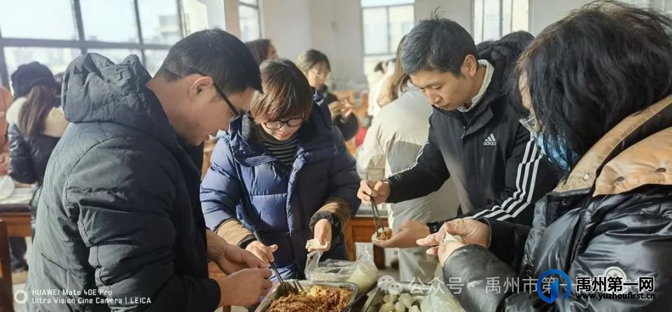 温暖冬至 饺香传情——禹州一高开展教师冬至团建活动