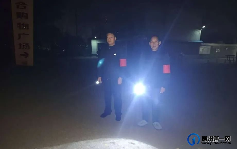 最近，一到晚上禹州城乡街头巷尾就会出现一批戴红袖箍的“巡夜人”