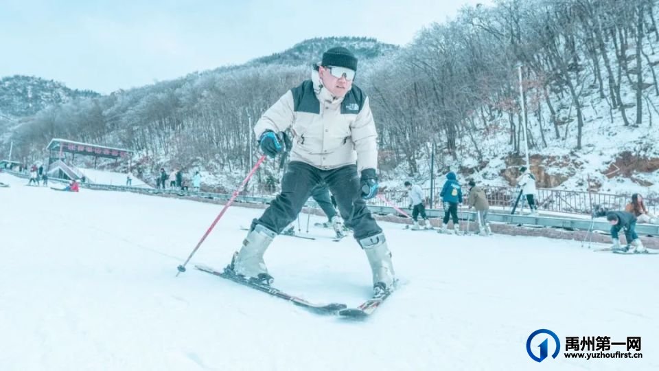 禹州大鸿寨滑雪场正式开板啦！
