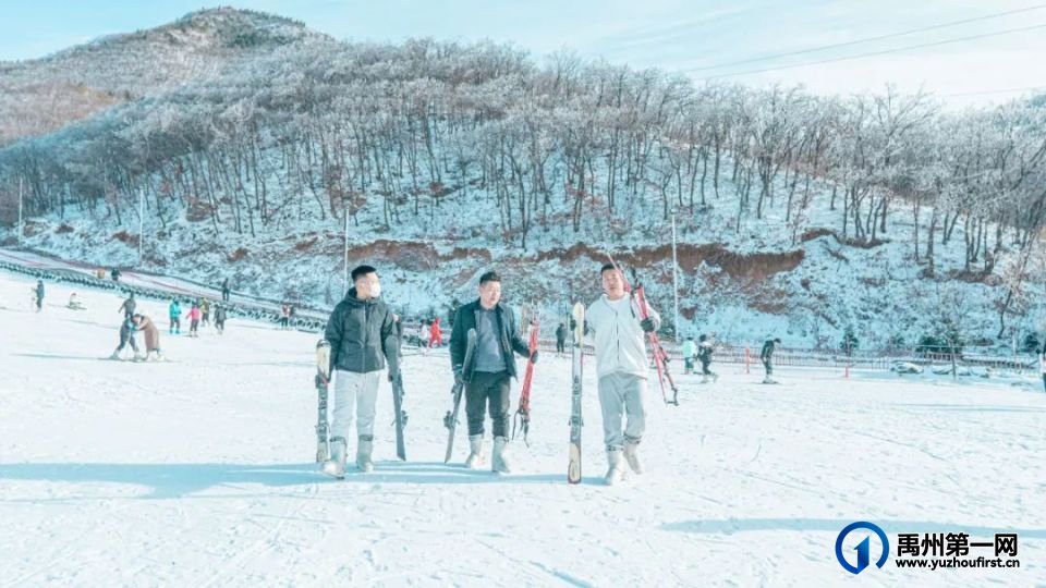 禹州大鸿寨滑雪场正式开板啦！