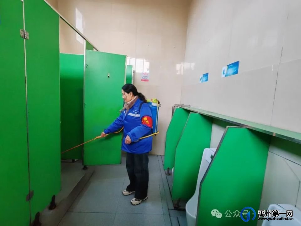 禹州环卫:元旦假期坚守岗位 扮靓城市美化家园