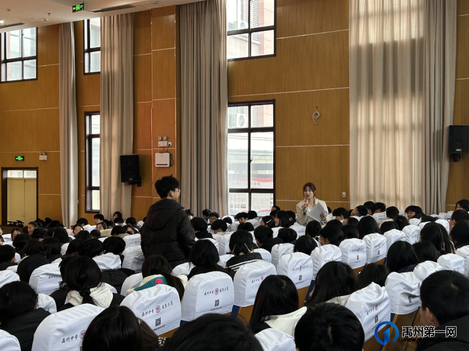 禹州中专优秀毕业生返校做学习经验分享交流 禹州中专优秀毕业生返校做学习经验分享交流