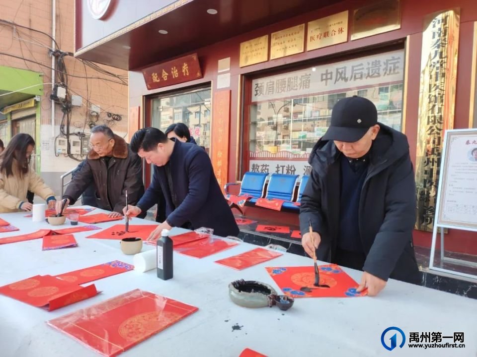 秦九堂携手中原传统书画院开展春节送春联活动 秦九堂携手中原传统书画院开展春节送春联活动