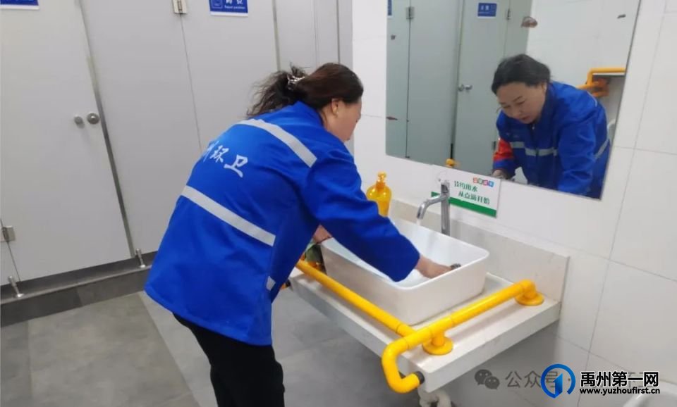 禹州环卫:坚守岗位不打烊 干干净净过新年
