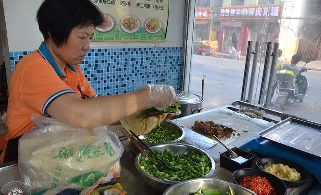 这一张烙馍卷菜在禹州流行三十年外地人都没尝过