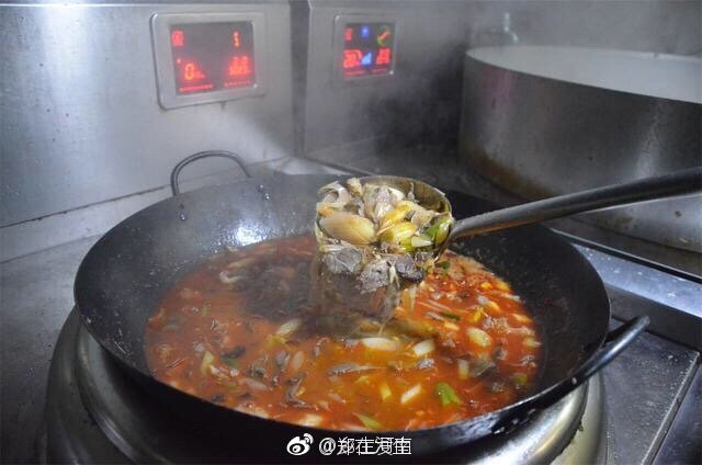 在禹州花石镇有一碗颇为有名的羊肉汤