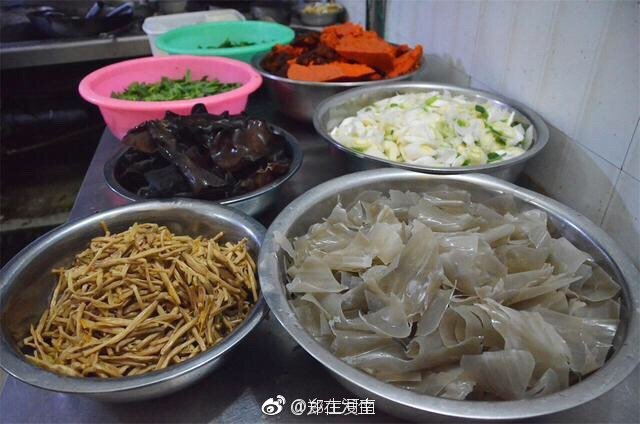 在禹州花石镇有一碗颇为有名的羊肉汤