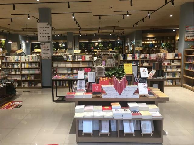 禹州新华书校园书店尚书房 店泽上烟火点亮校园书店