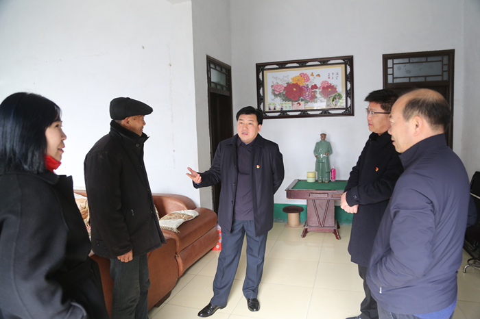 禹州市市长范晓东看望慰问建国前老党员